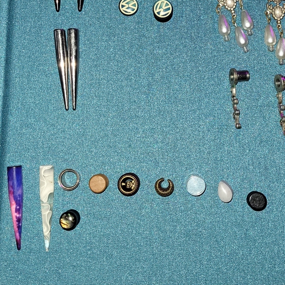 Lot of Plugs, Tunnels & Tapers (ALL SIZES 0G AND UNDER) - Picture 3 of 8